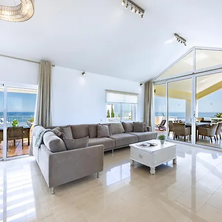 Ocean Blue Villa *